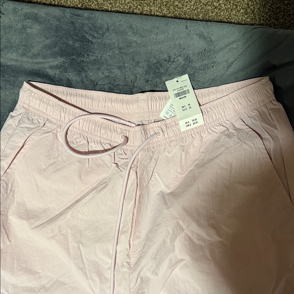 Gilly Hicks Pink Parachute Cargo Pants – Size M – NWT - Picture 2 of 4